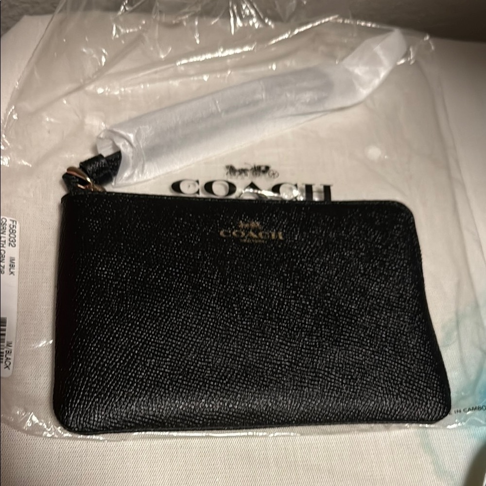 New Coach Black Leather Wristlet credit card slots inside new with tag authentic